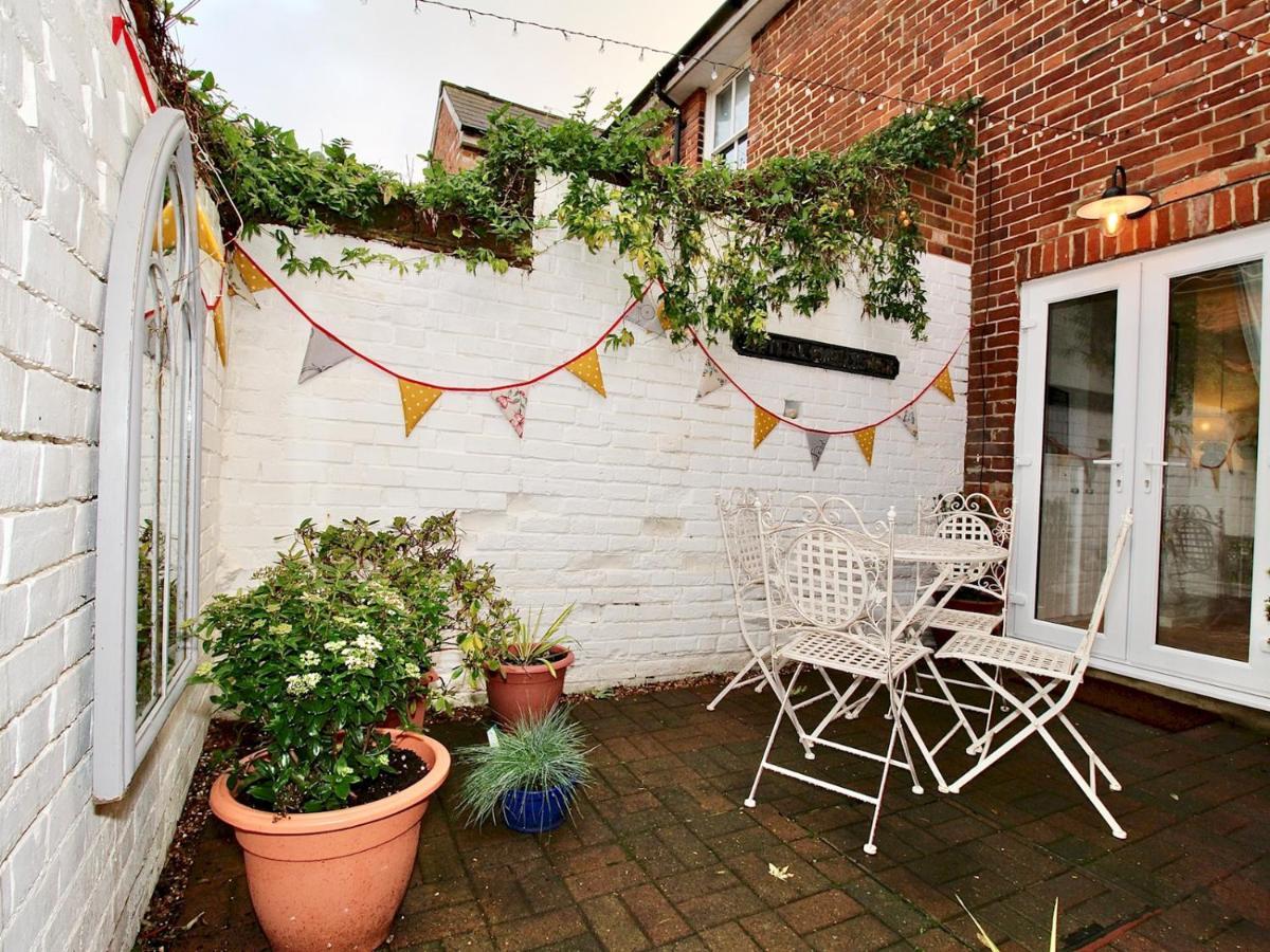 A Character Cottage In Historical Canterbury Exterior foto